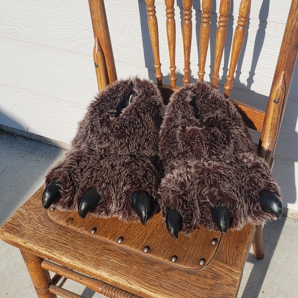 Fuzzy monster kid slippers size S/ M great condition - Picture 4 of 7